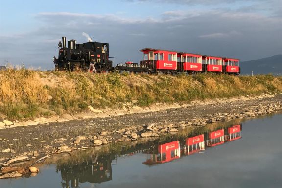 Rheinbähnle am Rheindamm Rheinbähnle am Rheindamm