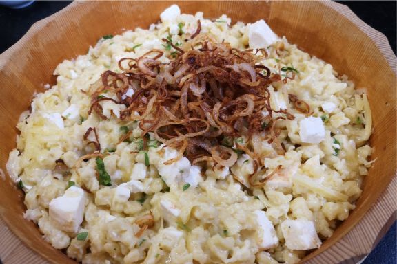 Gemeinsames Kochen Kässknöpfle, Rahmenprogramm im Verner's 2020 Gemeinsames Kochen Kässknöpfle, Rahmenprogramm im Verner's 2020