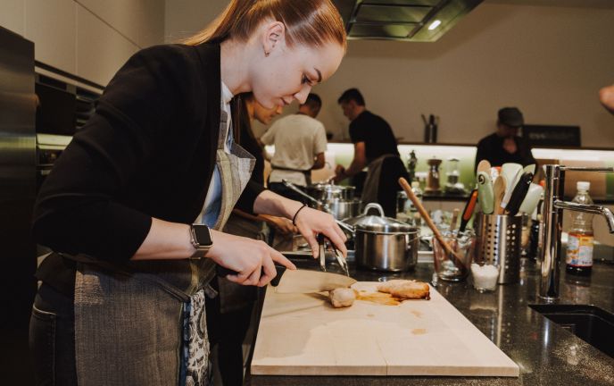 Frühlingsrollen-schneiden Frühlingsrollen-schneiden