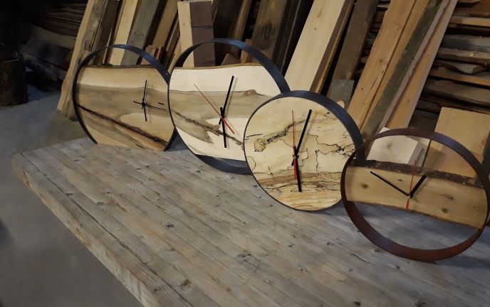 Teamworkshop Wanduhren aus Holz Teamworkshop Wanduhren aus Holz