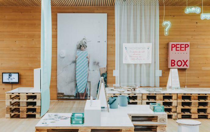 Diese Bilder dürfen ausdrücklich nur für Beiträge verwendet werden, die sich inhaltlich auf das Frauenmuseum Hittisau beziehen. Sie dienen nicht der reinen und unspezifischen Illustration von Orten, Veranstaltungen,... des Bregenzerwaldes/Vorarlbergs oä. Frauenmuseum Hittisau_BLITZBLANK_Ausstellungsansicht