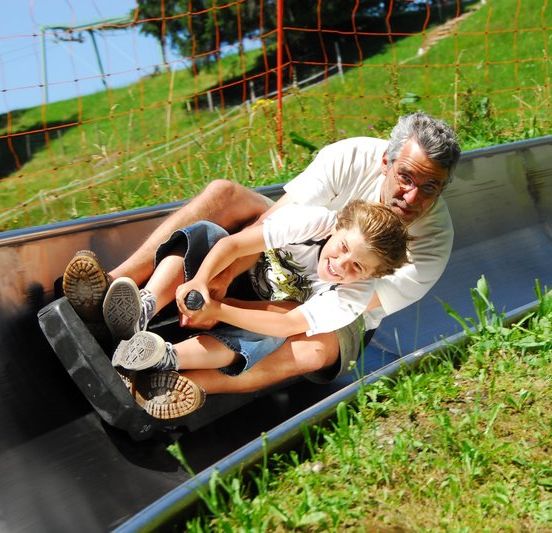 Vater und Sohn Sommerrodelbahn Laterns